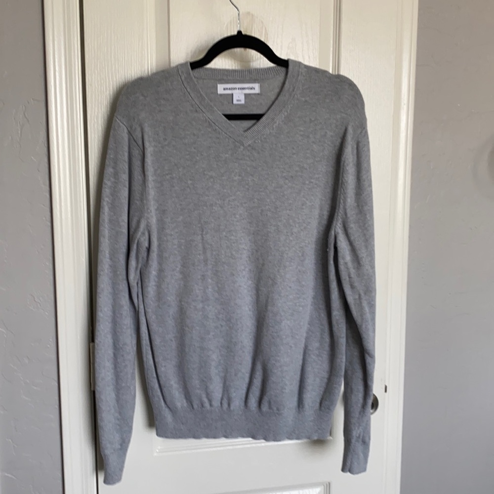 Men’s Amazon Essentials light grey v-neck